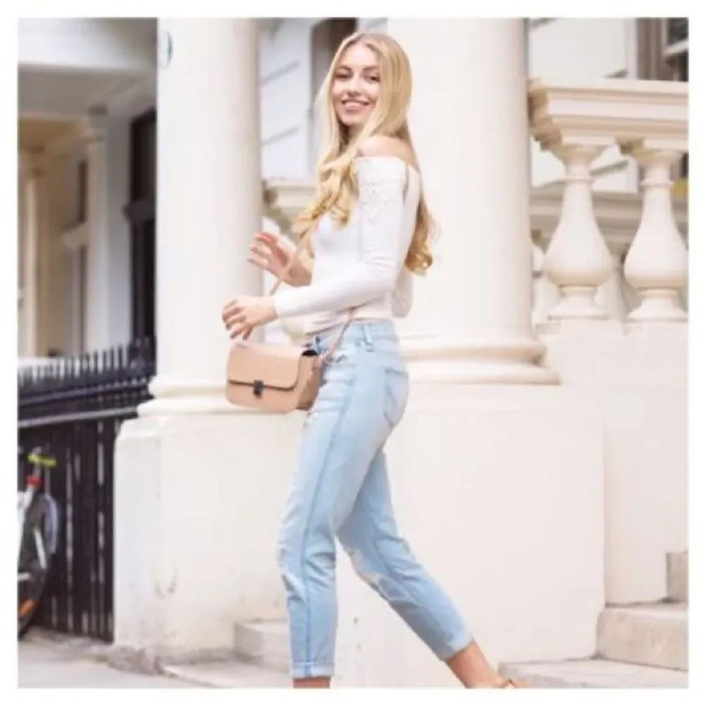 Hollister Blue Low Rise Cropped Boyfriend Jeans with 3 buttons